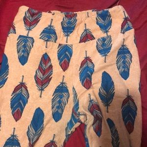 Lularoe OS very rare Aztec feather leggings